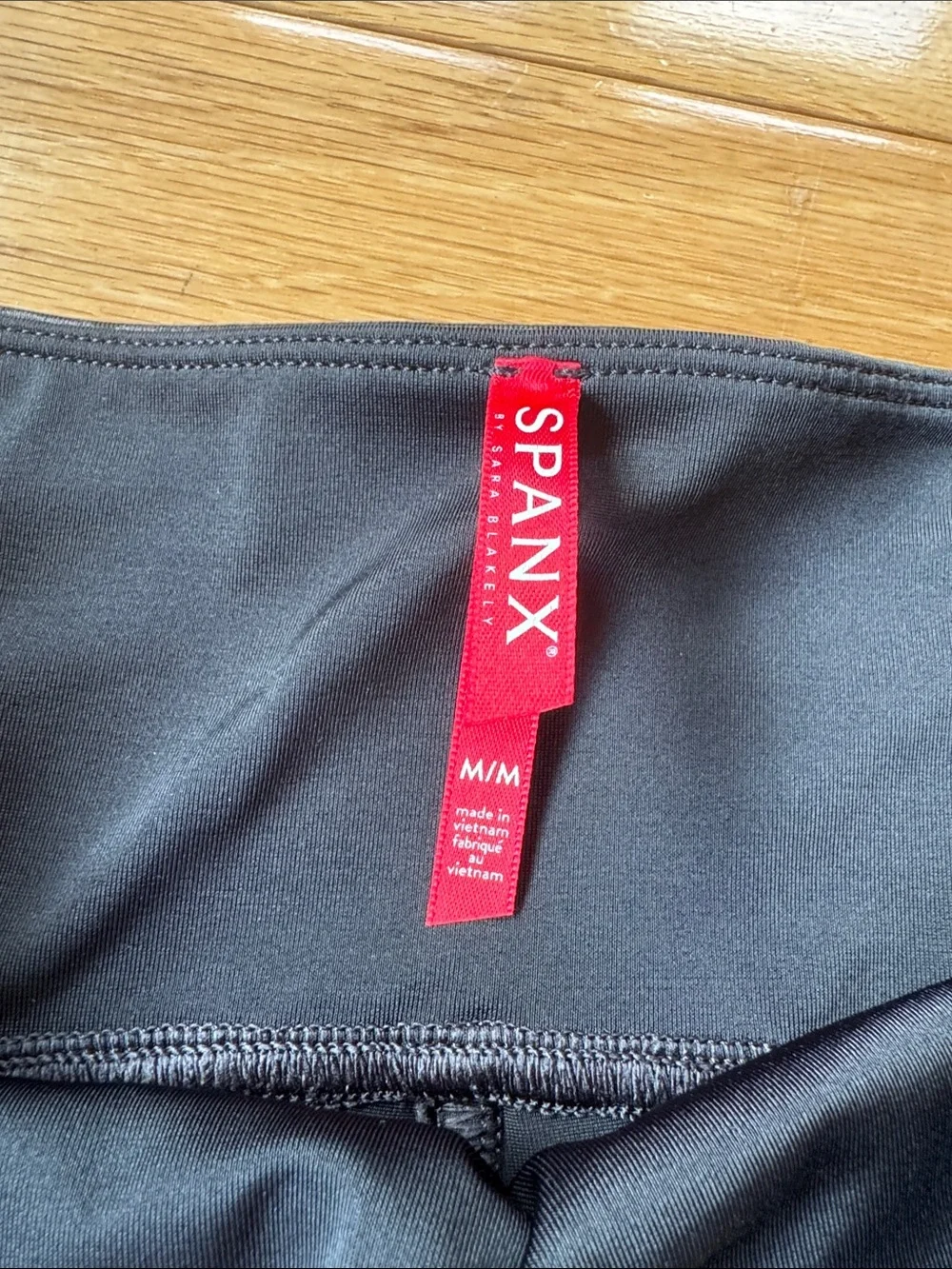 Spanx faux leather camo 9” bike shorts - black M